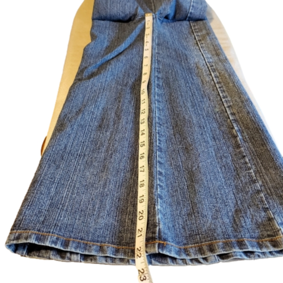 Destiny Loose Flare Cropped Jeans 7/8 - Picture 5 of 8